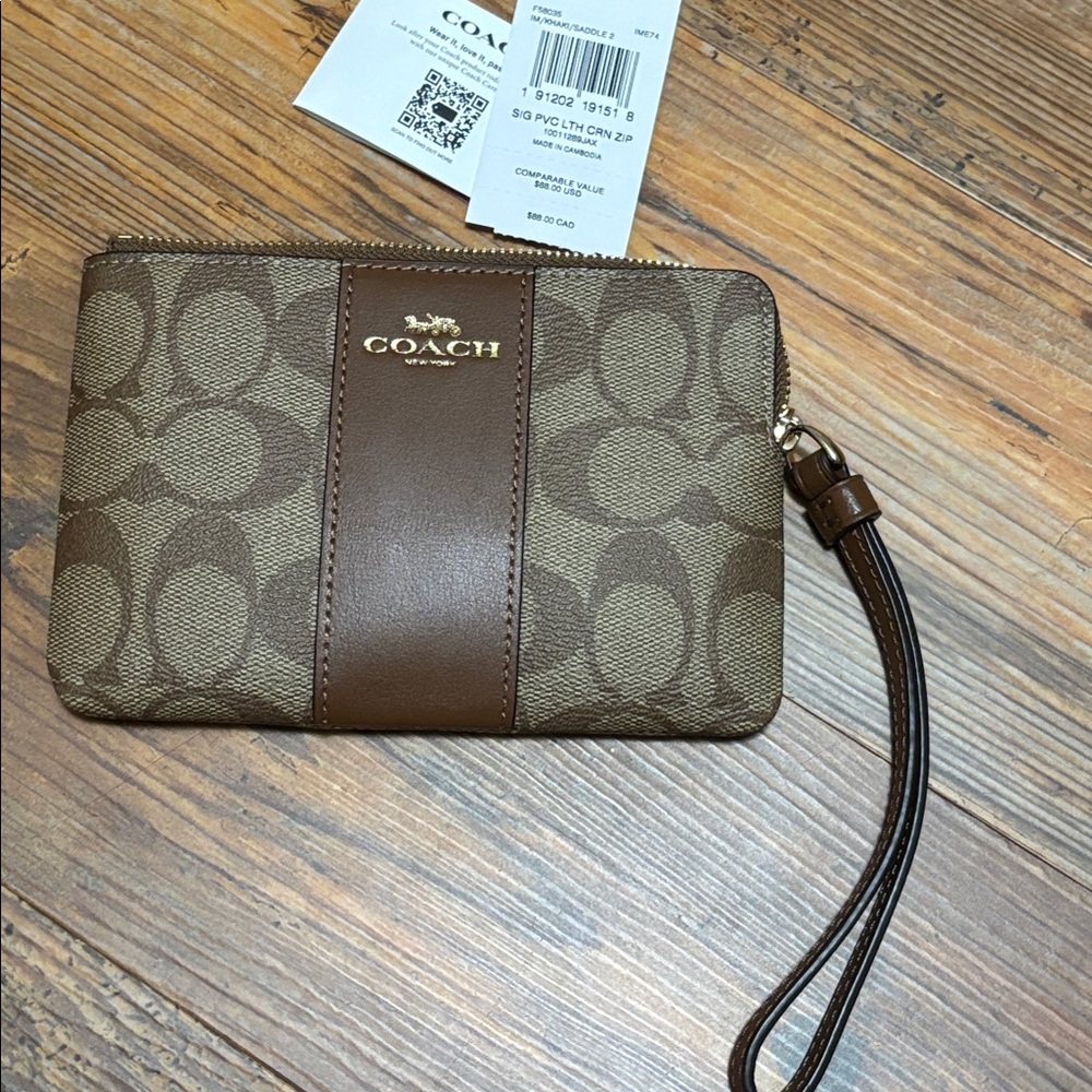 COACH WRISTLET NWT NEVER USED